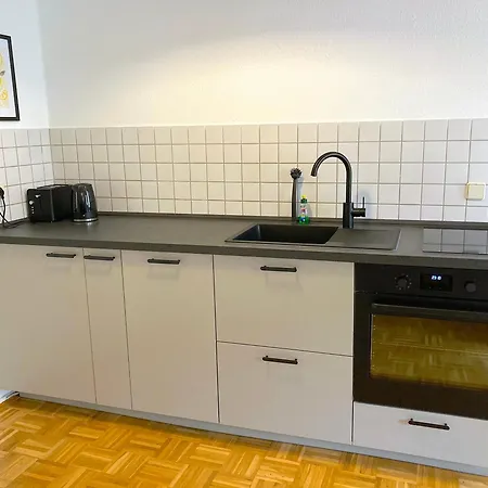 Ruhig Und Zentral Mit Balkon شقة